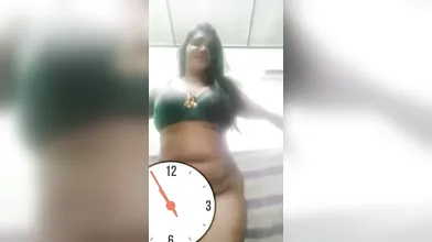 Tamil Aunty Showing Her Melons While Dancing And Seducing By Pressing Her Boobs