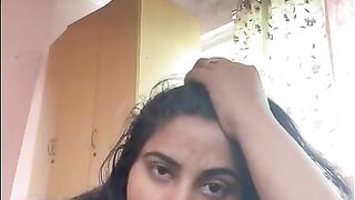 Indian bhabi showing her boobs