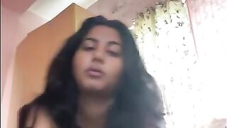 Indian bhabi showing her boobs