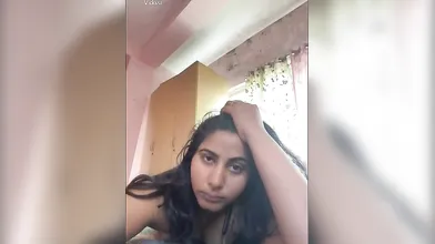 Indian bhabi showing her boobs