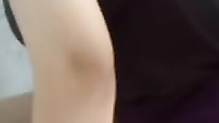Ngintip Mandi Tante Cantik Istri Pak Kades