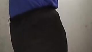 Ngintip Mandi Tante Cantik Istri Pak Kades