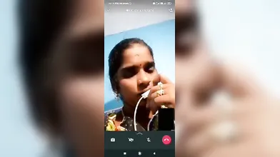 Video call show her boobs