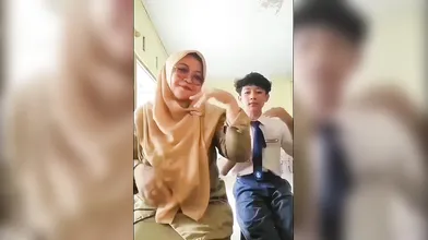 Viral Guru Cantik Vs Murid