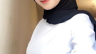 Beautiful Indonesian Hijab Girl ????