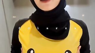 Beautiful Indonesian Hijab Girl ????