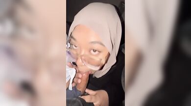 Awek Melayu Isap Batang Dalam Kereta