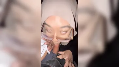 Awek Melayu Isap Batang Dalam Kereta
