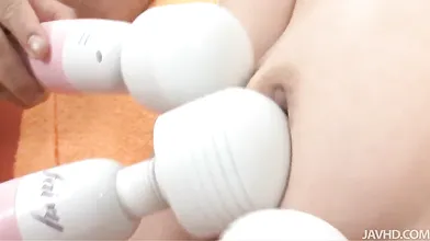 爆乳ひなのに電マ責め
