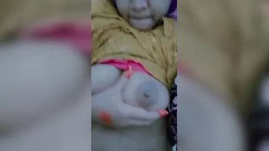 Mallu bhabi show her boobs