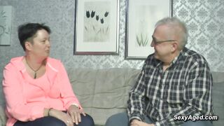 Amateur German old couple Nicole S and Willi enjoying passionate sex on the couch