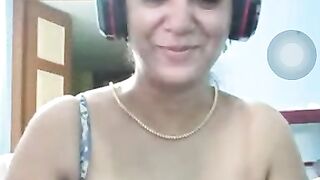 Aunty show her boobs on video call