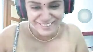 Aunty show her boobs on video call