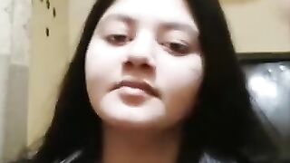 Big boobs gf show her melon