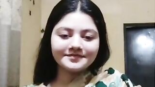 Big boobs gf show her melon