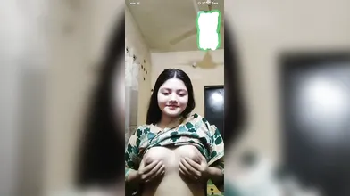 Big boobs gf show her melon