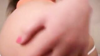 Amateur Webcam Girl Shakes Her Booty