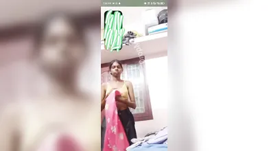 Cute gf show her melons