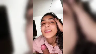 Pakistani Desi Punjabi Kudi Girl Give A Nice Blow & Handjob Enjoying