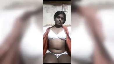 Sexy mallu girl show her full body