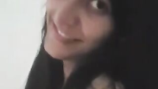 Sexy gf show her body