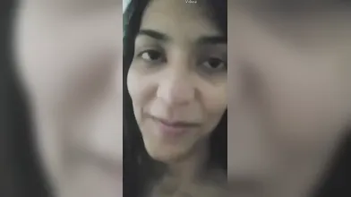 Sexy gf show her body