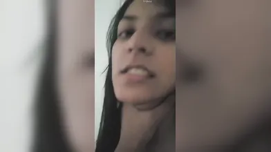 Sexy gf show her body