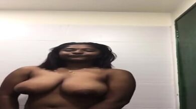 Tamil Ponnu Showing Nude