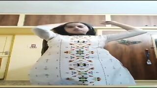 Big Ass Hot Chubby Bhabhi Sex Tease Viral Nude!????