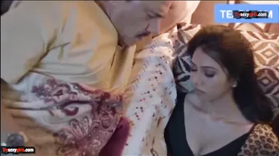 Bahu Ko Sasur Ne Choda Jabki Pati Nokarni Ke Sath Sex Kar Rha Tha