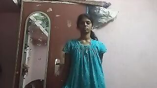 Slim girl show her full nude body