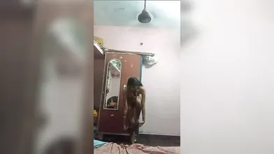 Slim girl show her full nude body