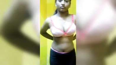 Tam girl nude show