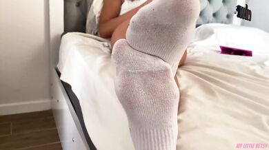 Stepbrother Cums on My Feet After Footjob and Toe Sucking - The Hottest XXX Porn