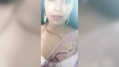Mallu Anuty Removing Saree