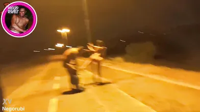 Sabugou A Vagabunda Na Rua Na Madrugada