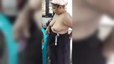 Tamil amma big milky boobs show