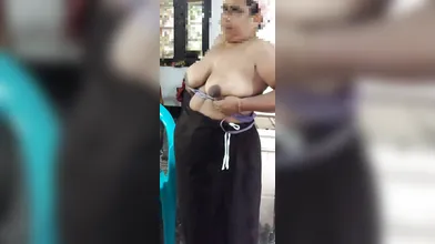 Tamil amma big milky boobs show