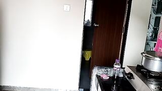 DESI BHABHI IN SAREE SEXY