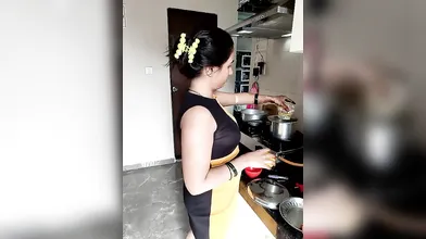 DESI BHABHI IN SAREE SEXY