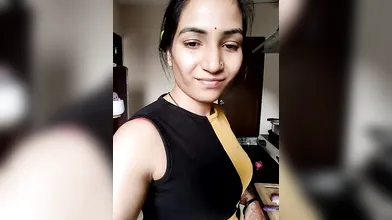 DESI BHABHI IN SAREE SEXY