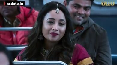 DESI BHABHI KO BUS PELA