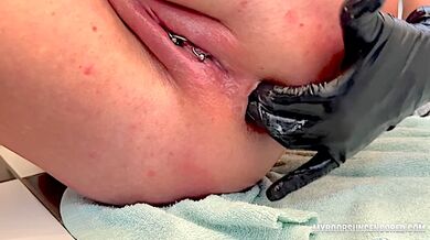 Pola Fingerings Anal Masturbate And Pee On The End