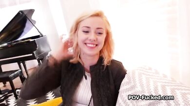 Smoking hot blonde is ready to do porn