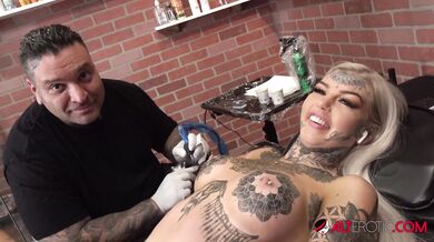 Amber Luke masturbates while getting tattooed