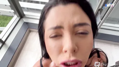 Hot mummy blows neighbor in apartment balcony - XXX!