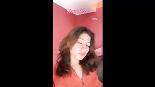 Hot Desi girl showing boobs