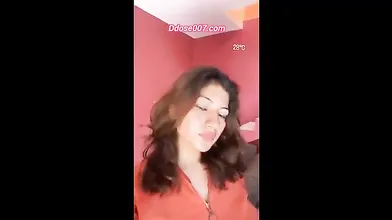 Hot Desi girl showing boobs