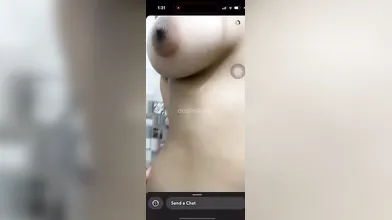 Hot Desi indian girl send nudes to bf in snapchat