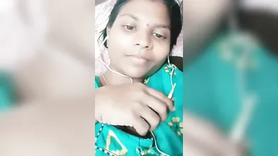 Tamil bhabi boobs pressing